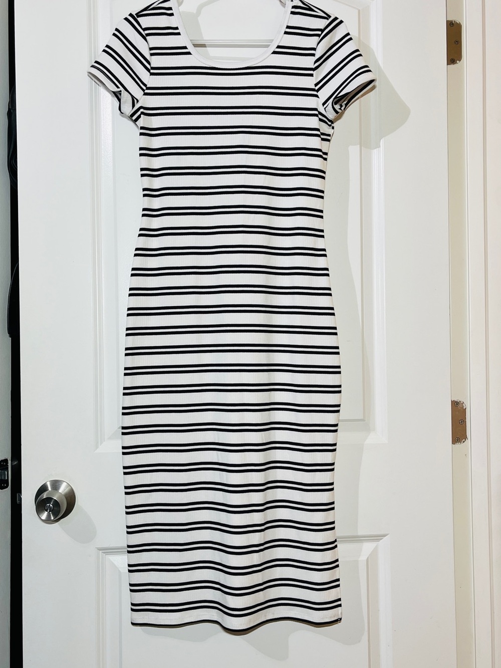 Striped Short-Sleeve Midi Dress - Black & White